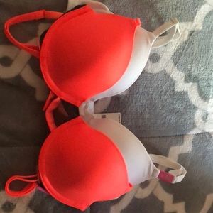 VS PINK lightly lined bras 32B